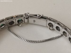 Браслет.. белое золото 585. Бриллианты и изумруды по 16 шт