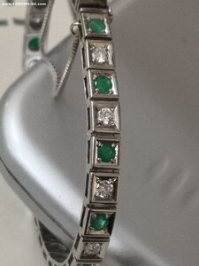 Браслет.. белое золото 585. Бриллианты и изумруды по 16 шт