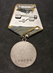За Боевые Заслуги № 444725 под квадро