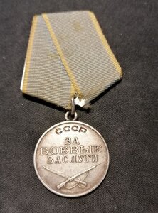 За Боевые Заслуги № 444725 под квадро