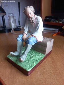 Старик сидящий на завалинке. Гарднер