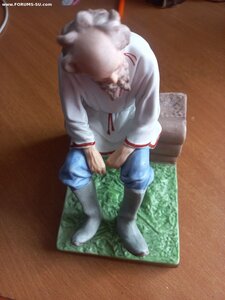 Старик сидящий на завалинке. Гарднер