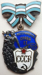 Мать-Героиня, три Материнские Славы и медали на одну