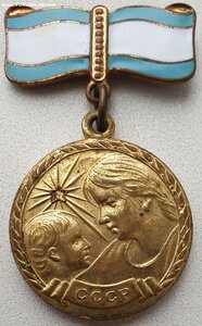 Мать-Героиня, три Материнские Славы и медали на одну