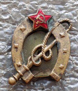 Знак соревнований по конному спорту довоенный