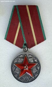 20 лет КГБ. СЕРЕБРО. Состояние отличное. Острые лучи!