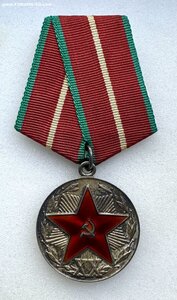 20 лет КГБ. СЕРЕБРО. Состояние отличное. Тупые лучи!