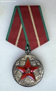 20 лет КГБ. СЕРЕБРО. Состояние отличное. Тупые лучи!