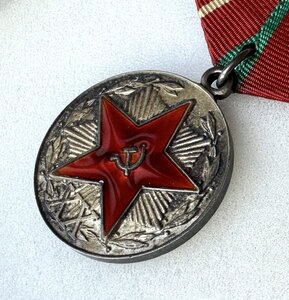 20 лет КГБ. СЕРЕБРО. Состояние отличное. Тупые лучи!