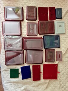 Куча коробочек под награды и знаки