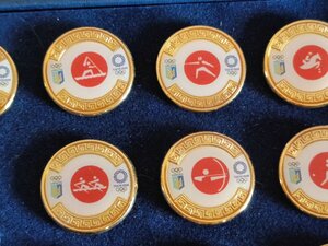 Набор знаків (28 штук)+ медаль НОК Україна 2020 р. Японія