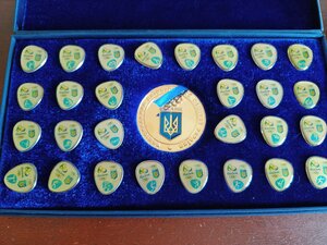 Набор знаків (28 штук)+ медаль  НОК України, РІО-ДЕ-Жанейро