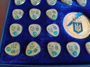 Набор знаків (28 штук)+ медаль  НОК України, РІО-ДЕ-Жанейро