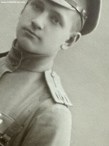 офицер при знаке и холодном оружии, большое