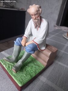 Старик сидящий на завалинке. Гарднер