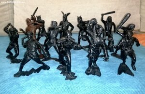 Солдатики ( много) .