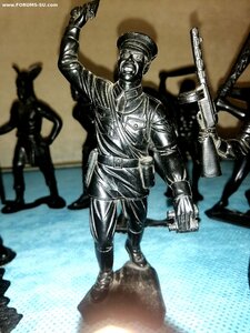 Солдатики ( много) .