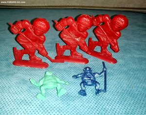 Солдатики ( много) .