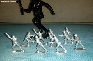 Солдатики ( много) .