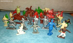 Солдатики ( много) .