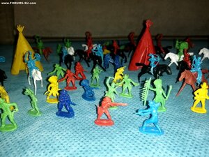 Солдатики ( много) .