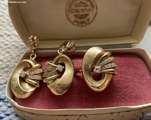 Комплект :серьги+кольцо.