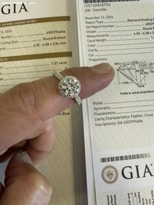 колечко с шикарным бриллиант  более 1 карата совсем недорого