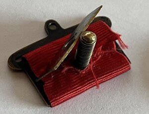 Колодка с прижимной пластиной и гайкой