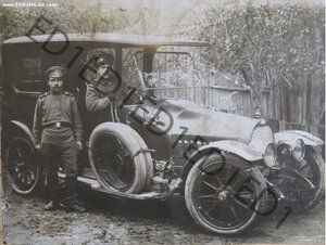 Два нижних чина РИА - на автомобиле Opel - 1910-е гг.