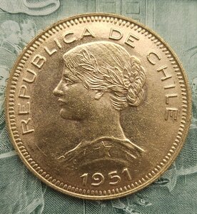 100 песо 1951год Чили, золото 900пр. 20,34гр