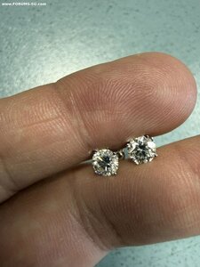продаю серьги гвоздики с бриллиантами по 0,55 карат бюджетно