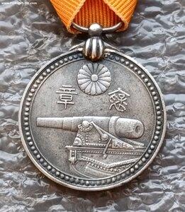 За отличие на жёлтой ленте пушка 1887-1894 гг. серебро