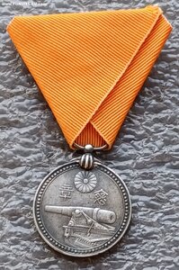 За отличие на жёлтой ленте пушка 1887-1894 гг. серебро