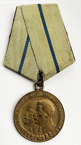 КРАСИВЫЙ ПАРТИЗАН НА КРАСИВУЮ ПАРТИЗАНКУ