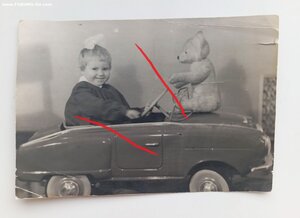 Девочка с машинкой