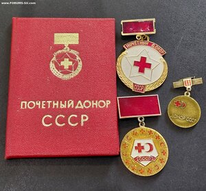 Комплект медалей и знаков на семью