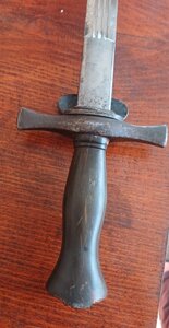 Подскажите пожалуйста что за клинок или штык,стилет ...