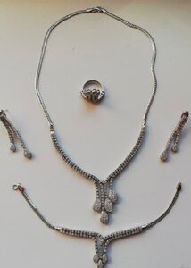 Золотой комплект с бриллиантами.