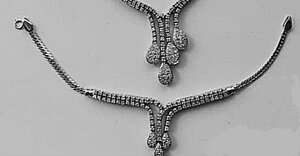 Золотой комплект с бриллиантами.