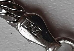 Золотой комплект с бриллиантами.