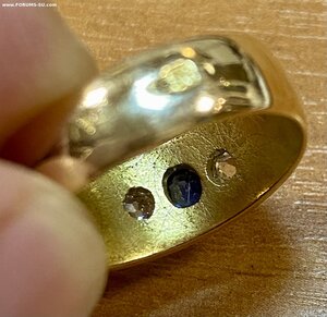 Золотое кольцо с алмазами. Алмазы, сапфир, золото 56 проба.