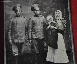 фото Донцы в зимней форме с женщиной и младенцем