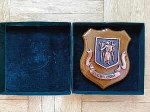 Герб міста Києва з Архистратига Михаїла в рідній коробці