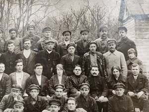 Фото , группа товарищей; комиссары, милиционеры, активисты