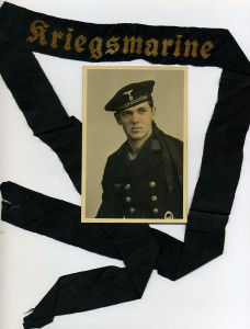 лента кригсмарине и фотография морячка с эсминцем