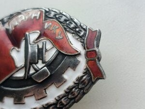 Знак , лучшему ударнику УССР 30 е годы, серебро, эмаль, винт
