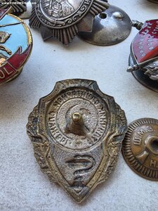 Отличник санитарной службы ШМЗ НКПС в сохране.