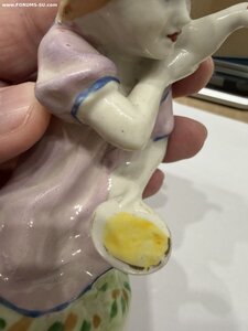 Девочка кормит голубя ЗХК