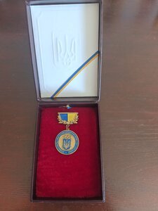 Відзнака  НАЦІОНАЛЬНОГО ОЛІМПІЙСЬКОГО КОМІТЕТУ УКРАЇНИ