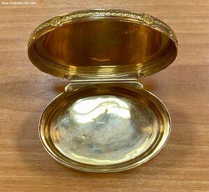 Золотая шкатулка. Золото, эмаль. 113 грамм. Ханау.